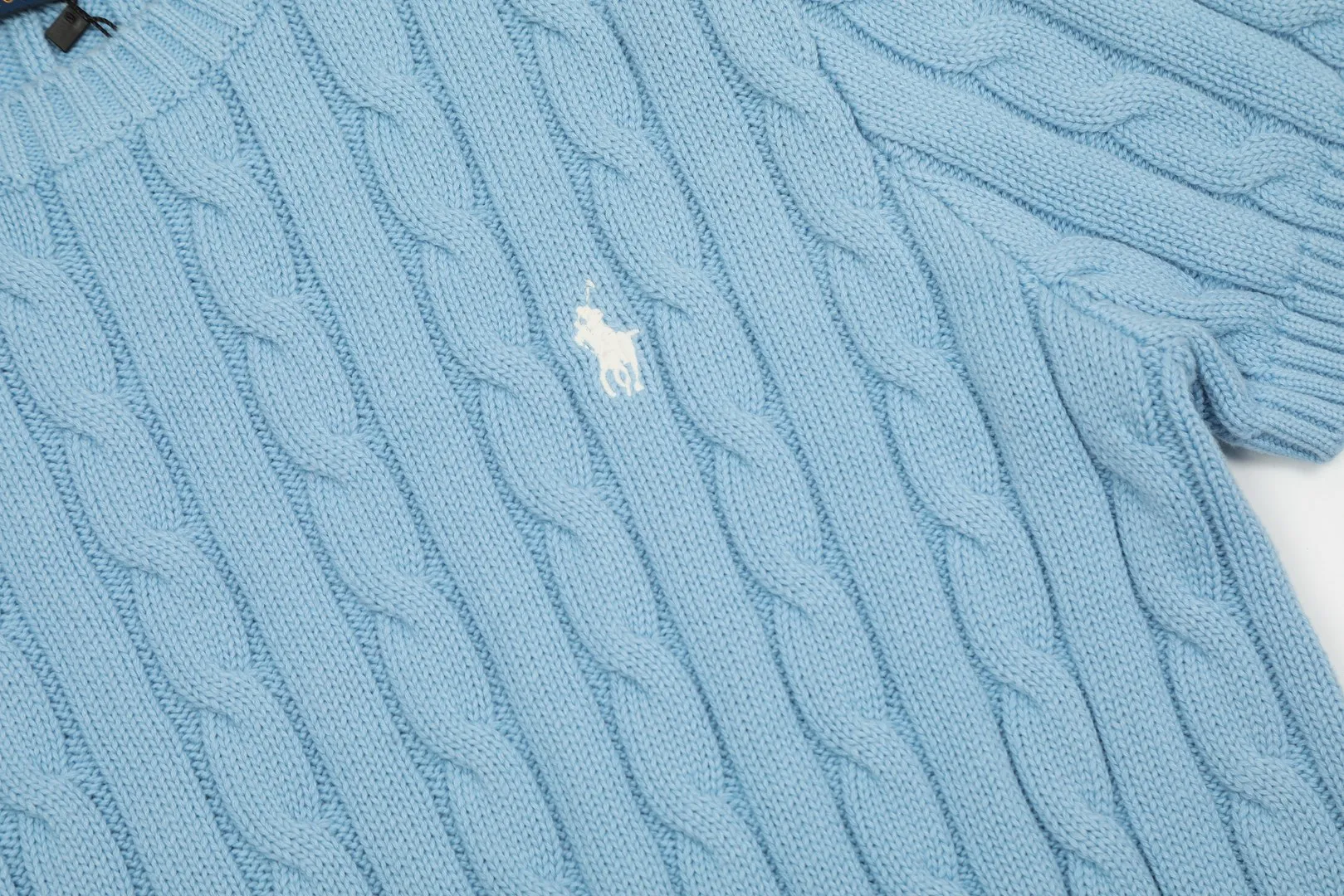 🅿️160 "Top quality" Style number: DS002# (not off the shelves all year round) [Ralph Lauren round neck solid color pony embroidered logo knitted short sleeves] ✅Ralph Lauren classic basic versatile knitted short sleeves for all seasons ✅Main supplier platform live broadcast Wholesale entities Replenish when out of stock Not off the shelves ✅ZP quality 1:1 version Scan the code to enter the GF website Counter quality ✅Detailed quality is the only one in Guangzhou Imported quality cotton yarn, focusing on high-end, cost-effective, good quality needless to say ✅The version is restored to the original order, the maximum size can be worn up to 160 pounds, loose, comfortable and stress-free ✅The upper body is simple and easy to match, a must-have for goddess ootd, good-looking clothes are never picky, a must-have in the goddess’ wardrobe Size: S-XL Color: Black White Gray Light Blue Light Pink Colorful Blue Khaki Bright Yellow Fruit Green Milk Apricot Wood Green Taro Purple Chinese Red Anchor Red Navy Red Label Navy Blue White Label